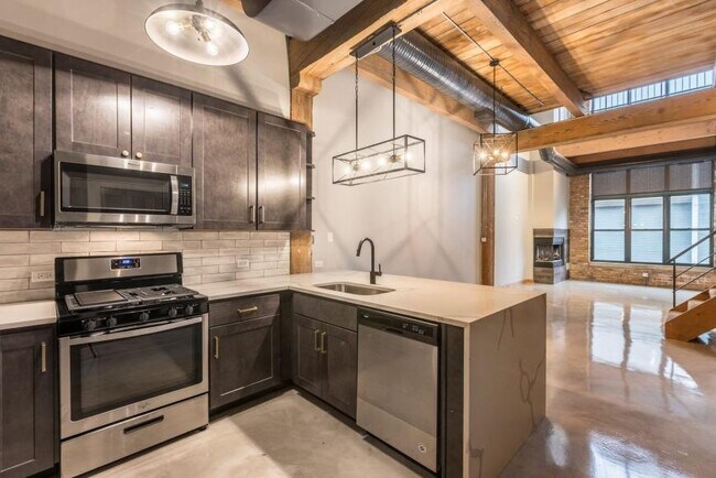 Building Photo - 1 bedroom in Chicago IL 60657