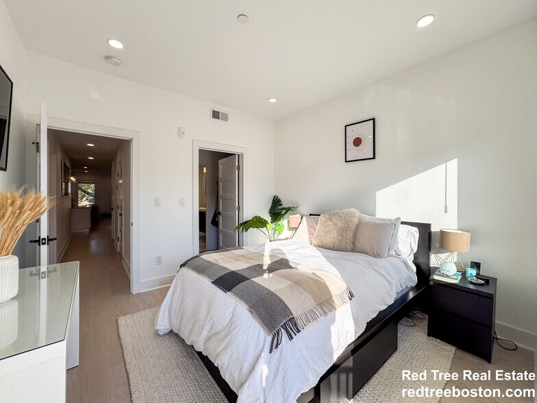 Building Photo - 231 Maverick St