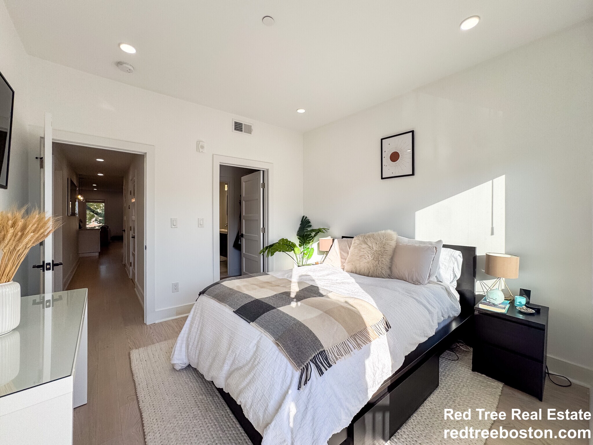 Building Photo - 231 Maverick St