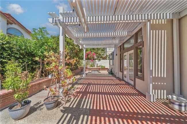Building Photo - 9531 Montanza Way