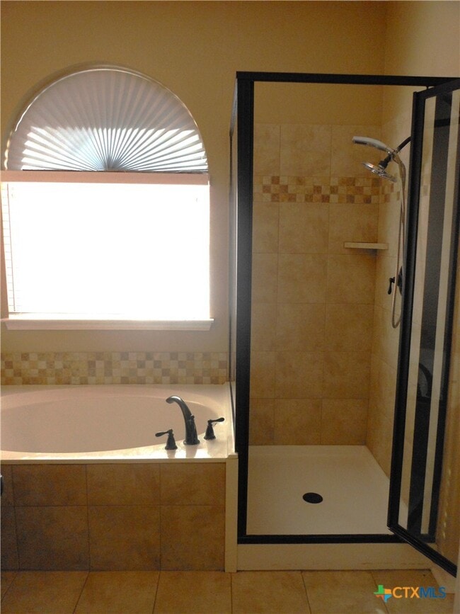 Building Photo - 2242 Lakeline Dr