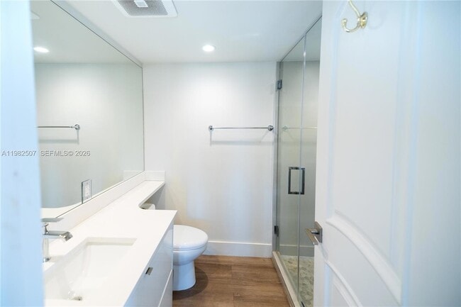 Building Photo - 2000 Towerside Terrace