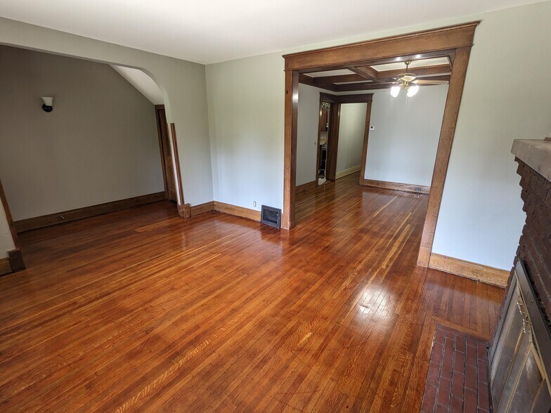 Building Photo - 487 Crescent Ave