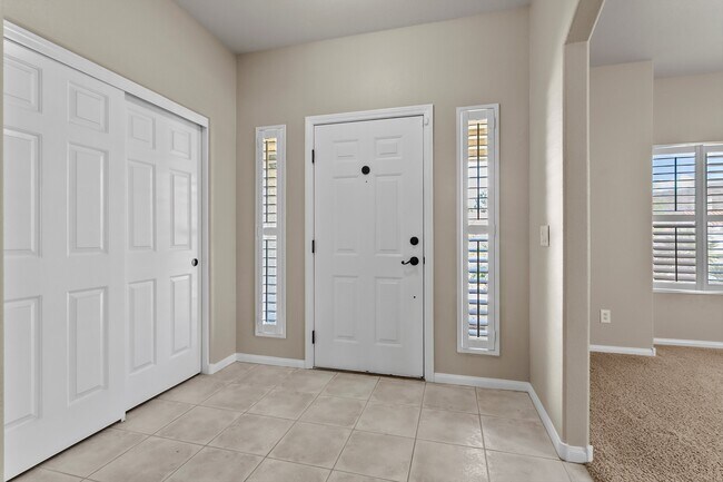 Building Photo - 778 Fairway Dr