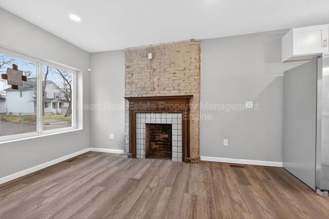 Building Photo - 1153 E 20th Ave