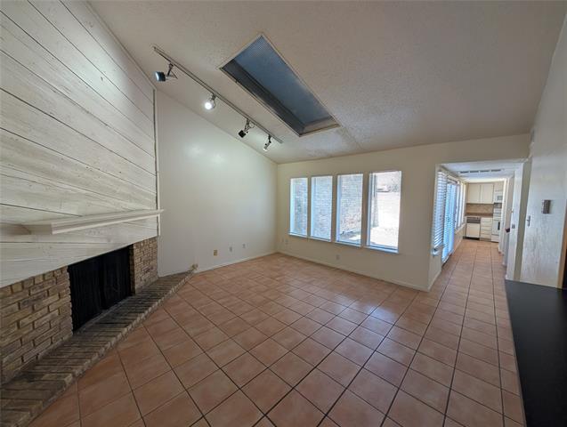 Building Photo - 8560 Park Ln