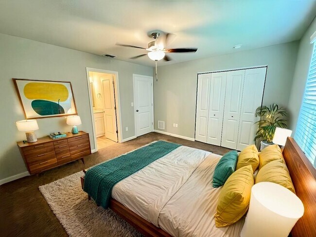 Building Photo - 2276 Del Carmel Way