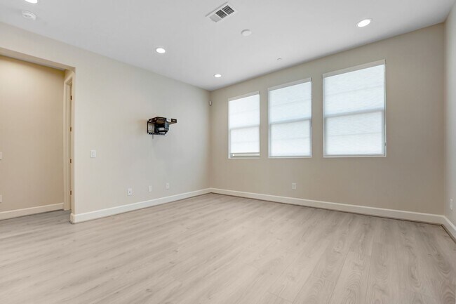 Building Photo - Stunning New Build Home with Breathtaking ...