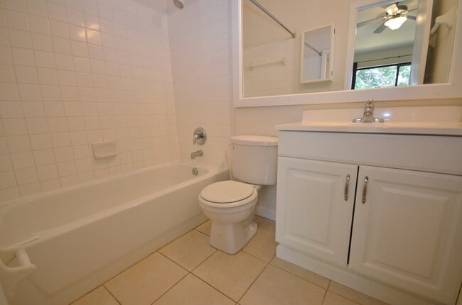 Building Photo - 4037 SW 21st Rd