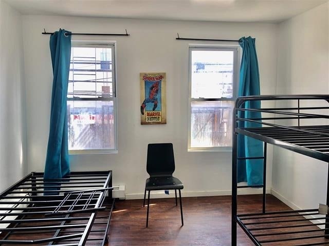 Primary Photo - 435 Monmouth St