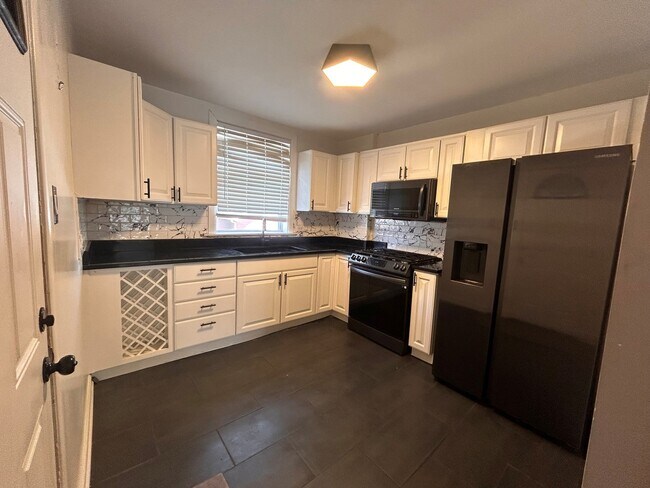 Building Photo - 10518 S Artesian Ave
