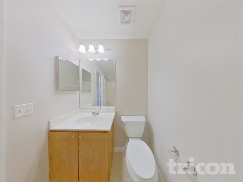 Building Photo - 970 Cambridge Ct
