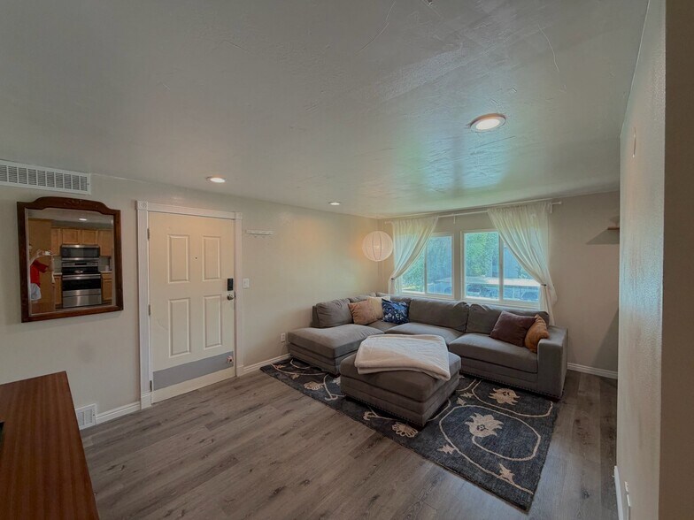 Building Photo - 4538 S 700 E