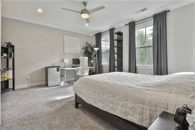 Building Photo - 673 Brennan Dr