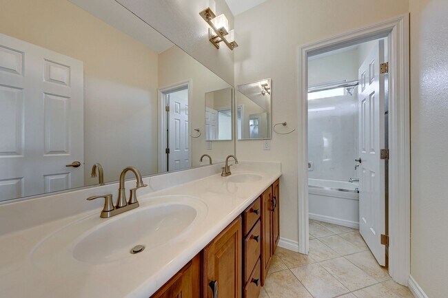 Building Photo - 5 Bedroom Corner Lot Home in Gated Community!