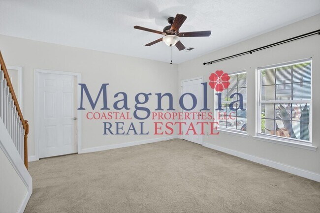 Building Photo - 3 bedroom, 2 1/2 bathroom Townhome in Richmond Hill