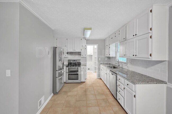 Building Photo - 2557 Ashley Cir