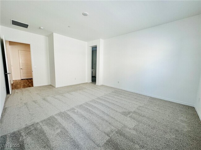 Building Photo - 981 Woodburn Ln