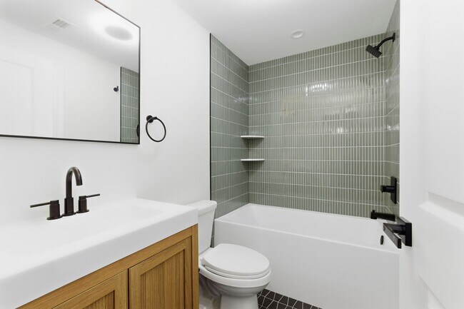 Building Photo - 2926 W Oxford St