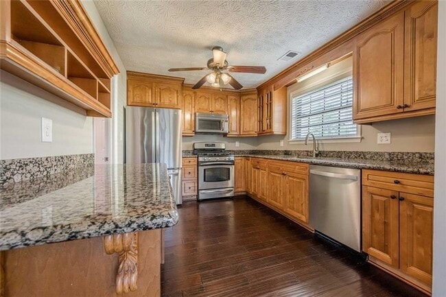 Building Photo - 2491 Redfield Dr