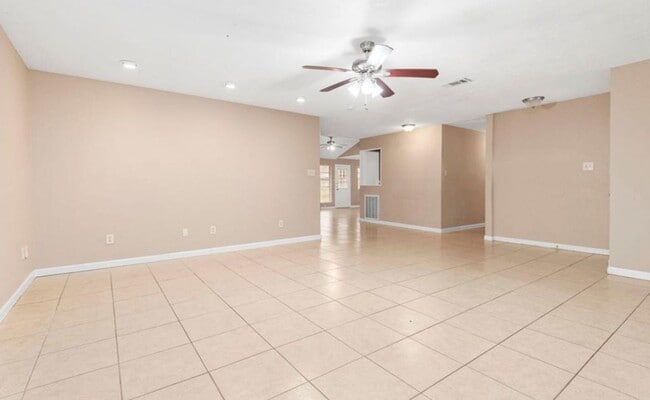 Building Photo - 4 Bedroom Home with 2 Bath and large back yard