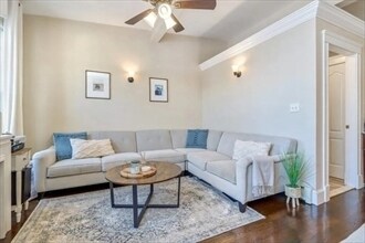 Building Photo - 439 W 4th St