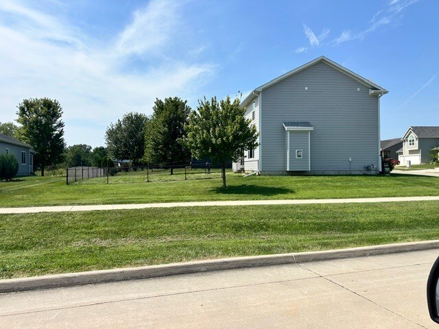 Building Photo - 9702 Hazelwood Ave