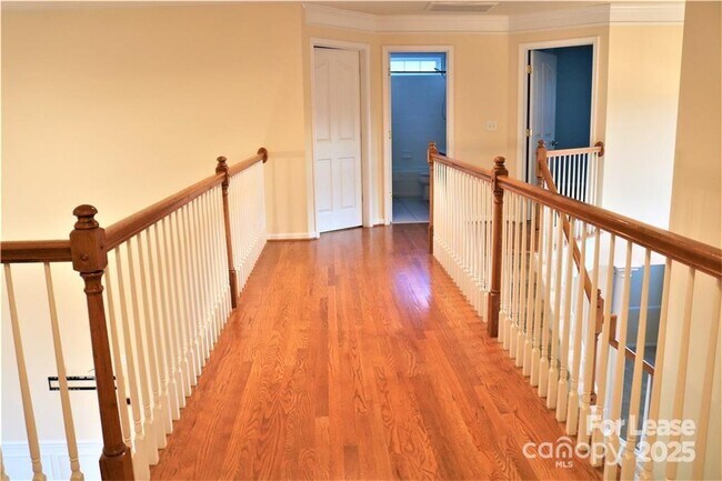 Building Photo - 913 Lillieshall Rd