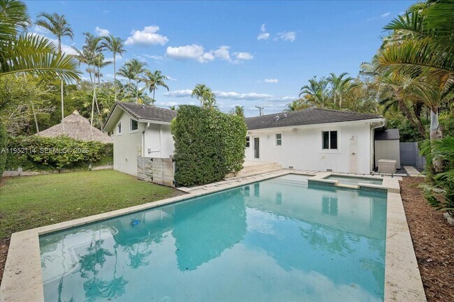 Building Photo - 2910 Calusa St