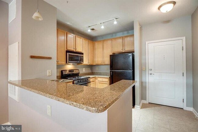 Building Photo - 2665 Prosperity Ave