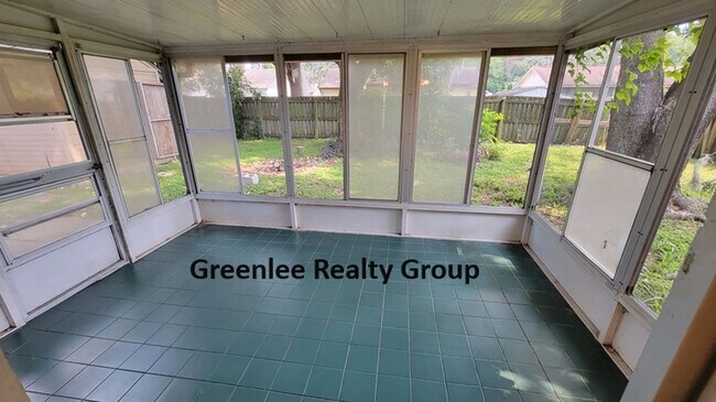 Building Photo - Adorable 2 Bed/1 Bath Updated Home in Seve...