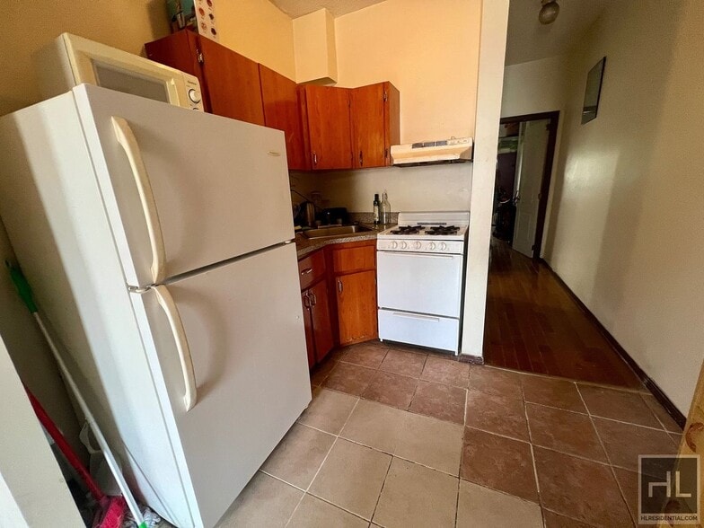 Building Photo - HART STREET