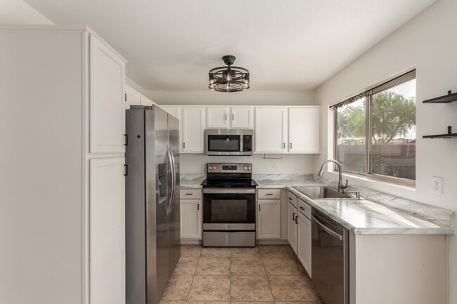 Building Photo - 6932 S Russet Sky Way