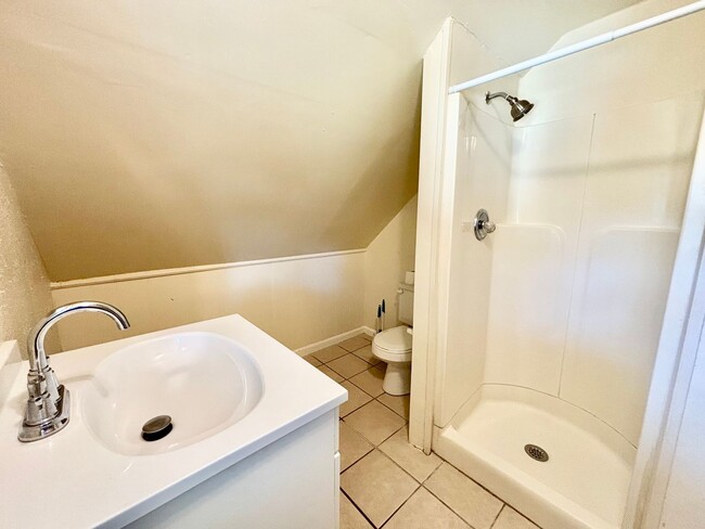 Building Photo - Cozy Home with Private Backyard & Detached...