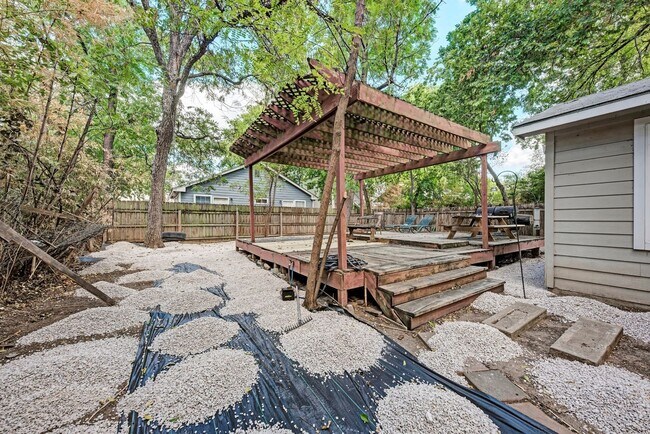 Building Photo - 3106 King St