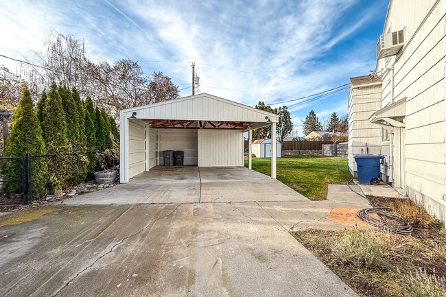 Building Photo - Riverfront 3-Bedroom Historical Richland Home