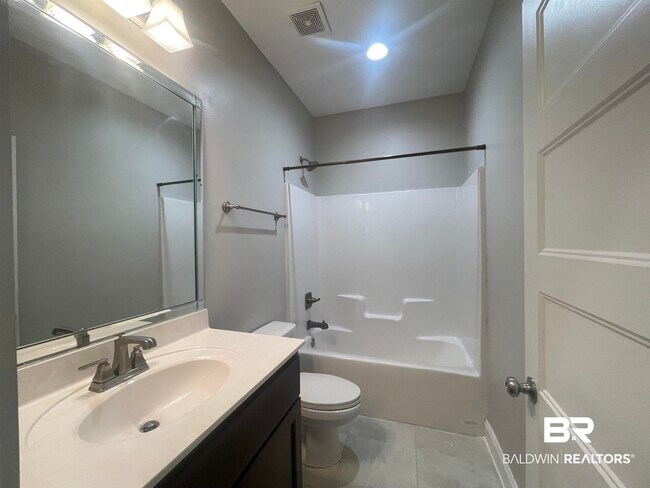 Building Photo - 253 Hawthorne Cir