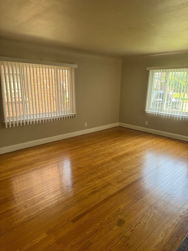 Building Photo - Lovely Home in Bagley Neighborhood