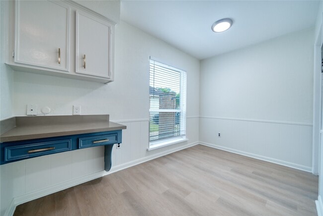 Building Photo - 7838 Vickijohn Dr