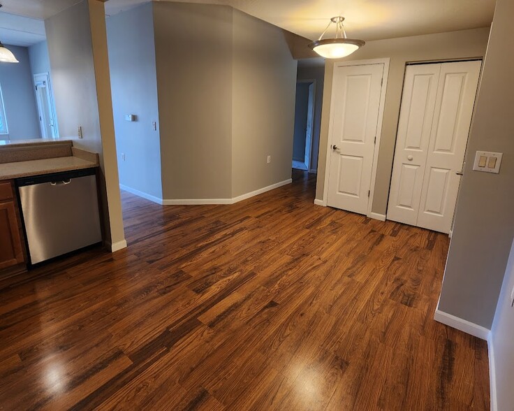 5 kitchen - 400 N Richmond St