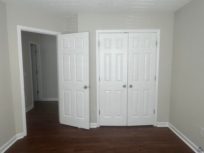 Building Photo - 401 Timberwind Dr