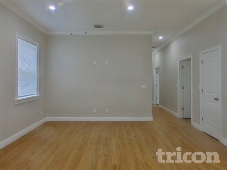 Building Photo - 7703 N Huntley Ave