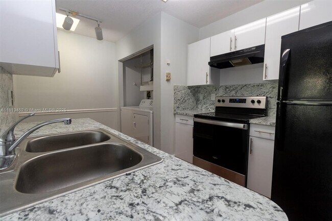 Primary Photo - 18308 NW 68th Ave