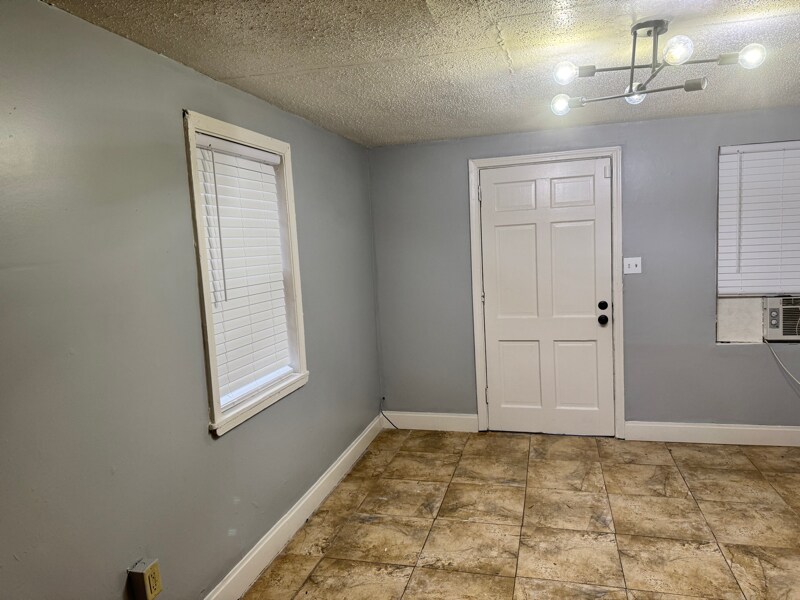 Building Photo - 1214 Gillespie Ave