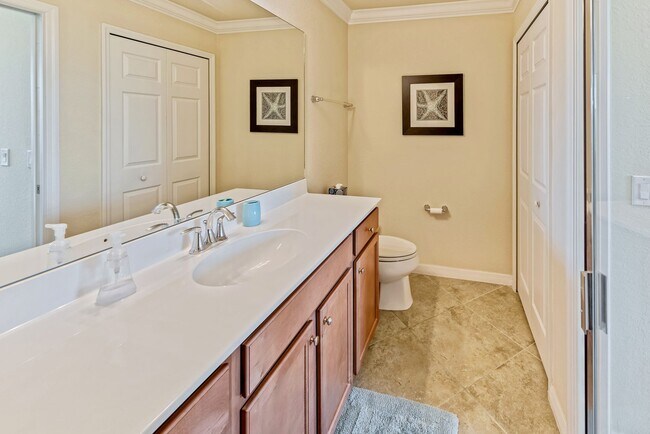 Building Photo - Available from Jun 1st as a furnished annual 2BR/2BA+Den Condo in Treviso Bay!