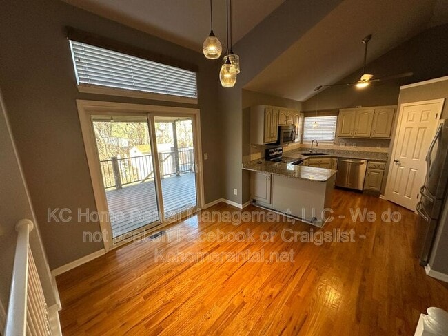 Building Photo - 224 S Huntsman Blvd