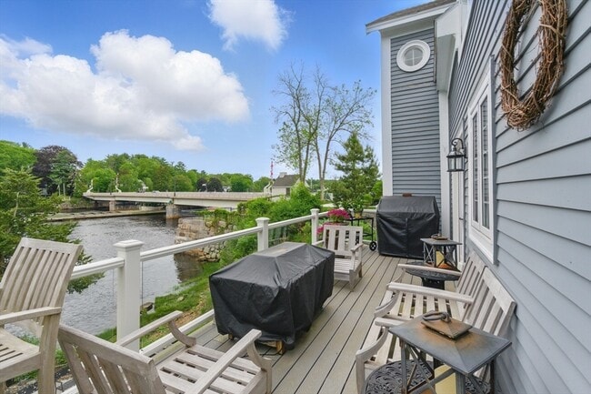 Building Photo - 1 Deer Island St