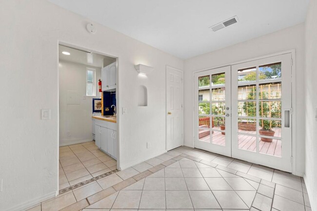 Building Photo - Cozy 2 Bed, 1 Bath Hideaway in Poway