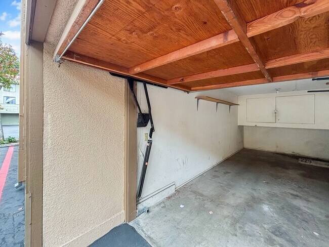 Building Photo - Charming 1BD/1BA Condo in University City ...