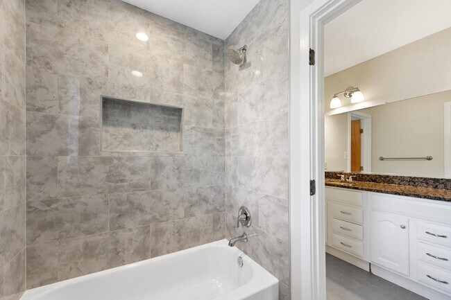 Building Photo - 445 Springvale Rd